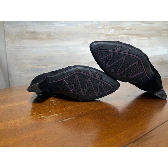EARTHIES Size 11 BARINA Black Suede Ankle Booties Heels Shoes - Picture 5 of 8